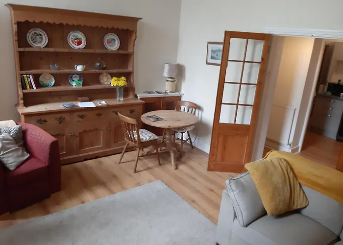 Ground Floor Barmouth Centre Apartment With Garden